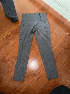 Athleta salutation 7/8 leggings with pockets size small